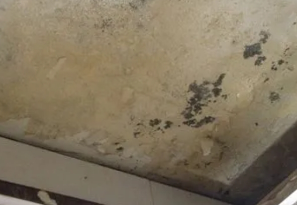 新绛阳台漏水维修公司分享下新绛卫生间渗水维修需要注意哪些问题。