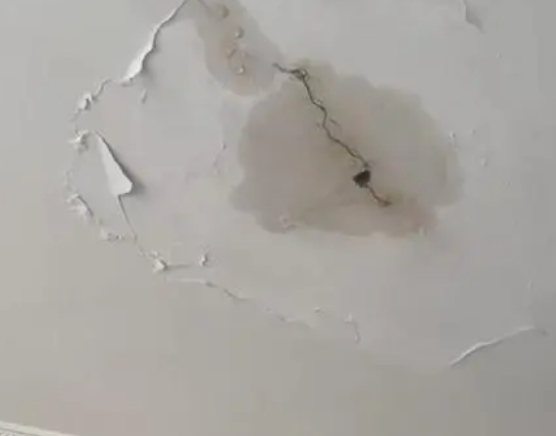 新绛阳台漏水维修公司分享下屋面防水工程质量问题原因分析